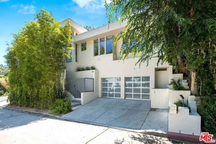 Single-family house For Sale in 2241, Bowmont Drive, Los Angeles, California