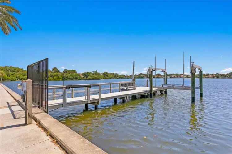 Single-family house For Sale in 2926, Coffee Pot Boulevard Northeast, Saint Petersburg, Florida