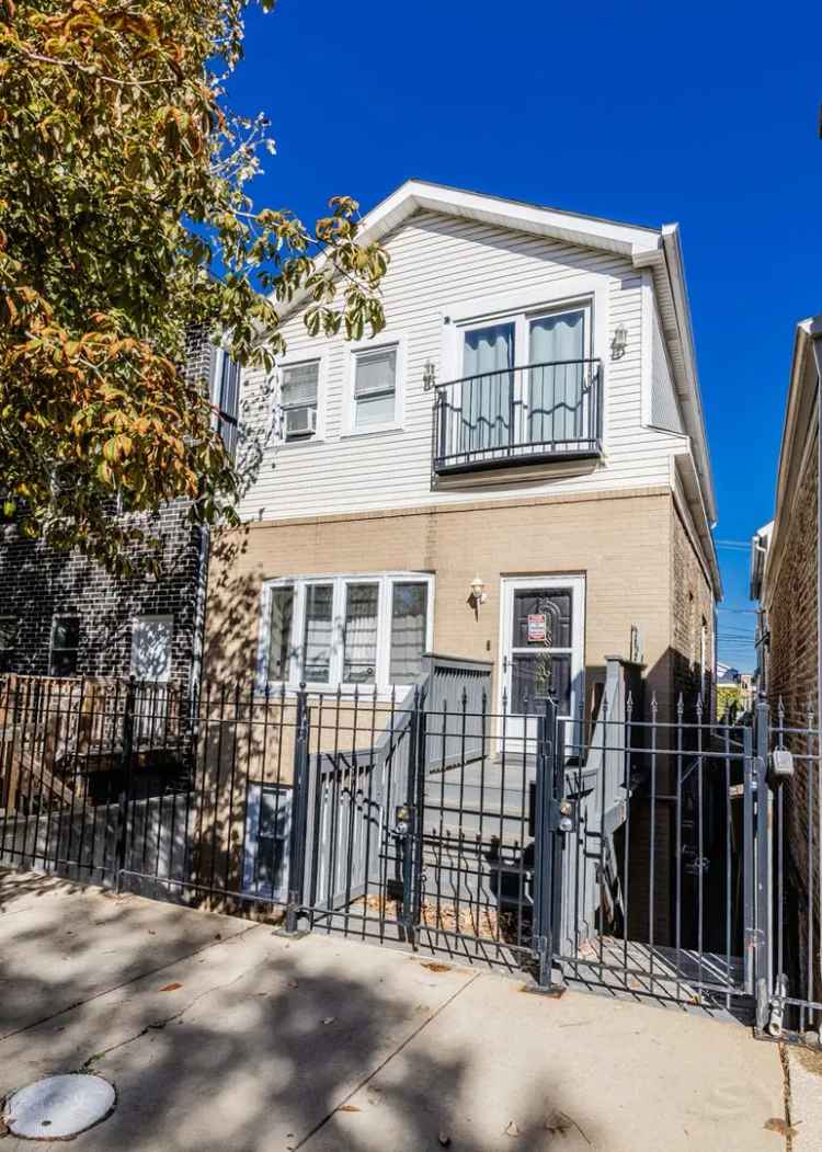 Multi-family house For Sale in 2238, West 18th Place, Chicago, Illinois