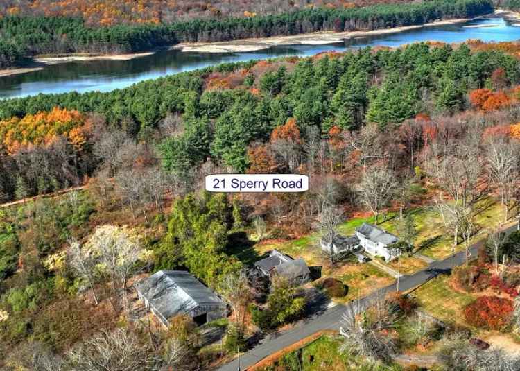 Multi-family house For Sale in 21, Sperry Road, Bethany, Connecticut