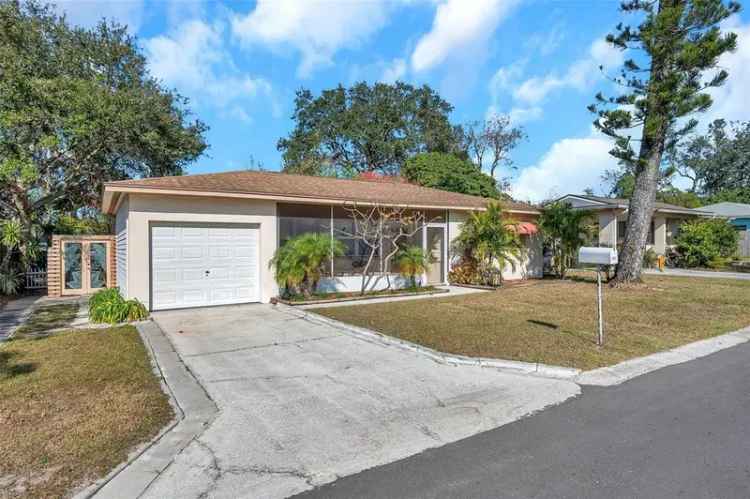 Single-family house For Sale in Saint Petersburg, Florida