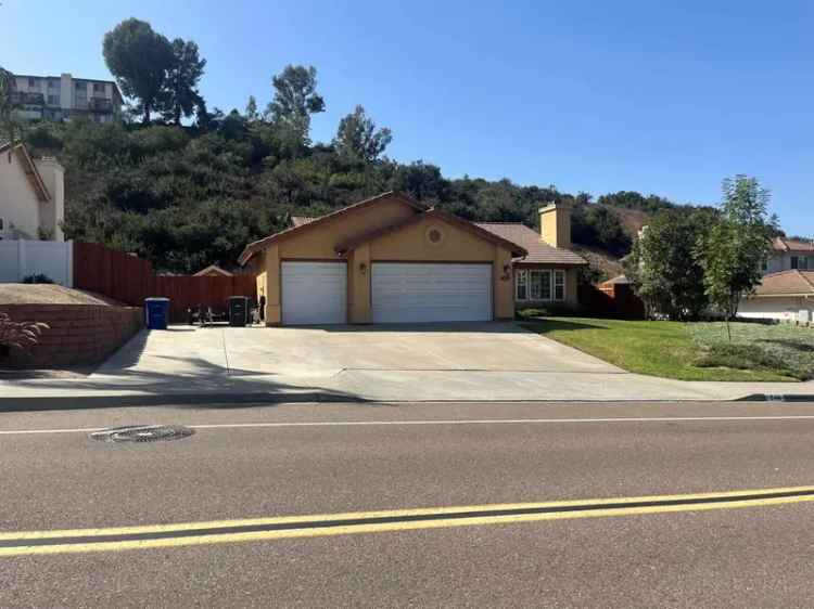 Single-family house For Sale in 548, Canyon Drive, Bonita, California