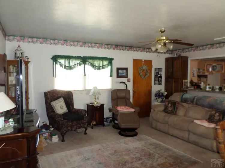 Single-family house For Sale in Pueblo, Colorado