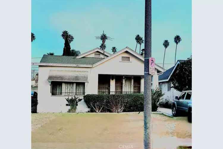 Single-family house For Sale in 3868, 3rd Avenue, Los Angeles, California