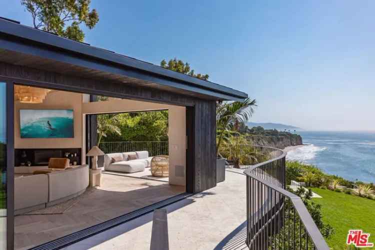 Single-family house For Sale in 29130, Cliffside Drive, Malibu, California