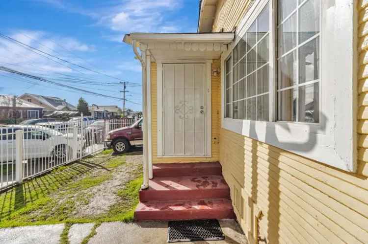 Single-family house For Sale in 1287, 61st Avenue, Oakland, California