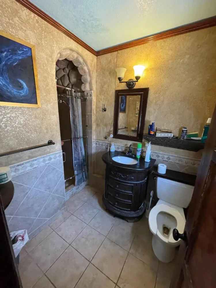 Multi-family house For Sale in Lancaster, California