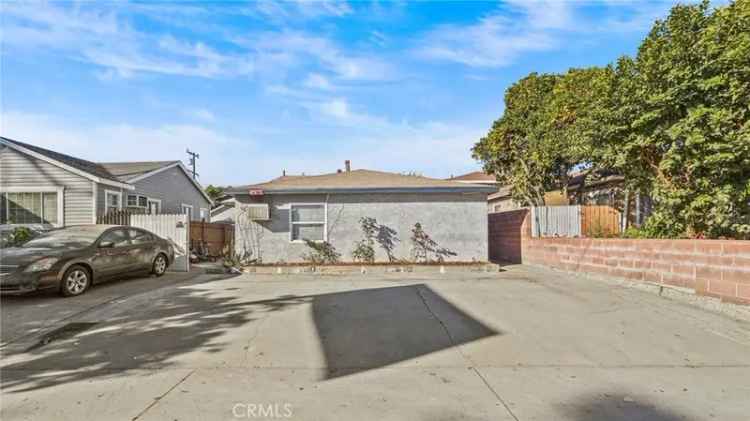 Multi-family house For Sale in 6759, Cherry Avenue, Long Beach, California