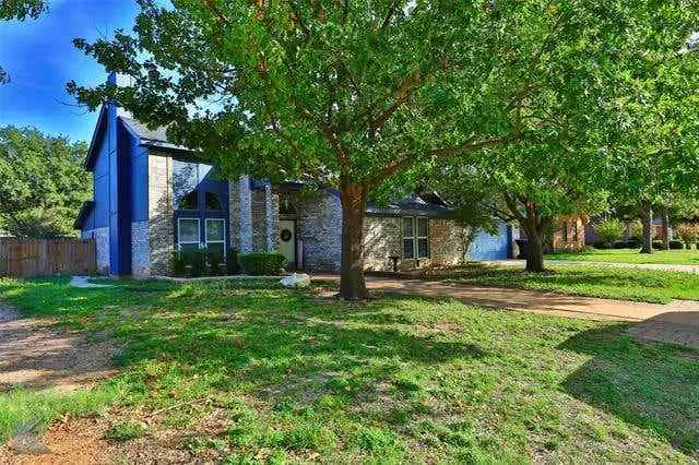 Single-family house For Sale in 1709, Smith Drive, Abilene, Texas