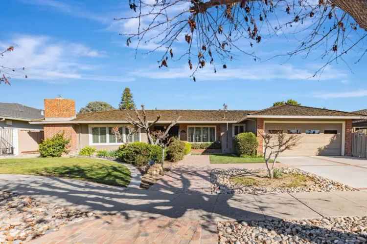 Single-family house For Sale in 1760, Nomark Court, San Jose, California