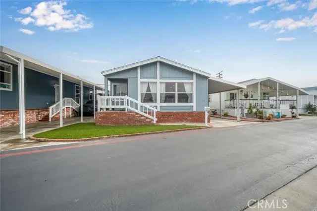 Single-family house For Sale in 16222, Monterey Lane, Huntington Beach, California