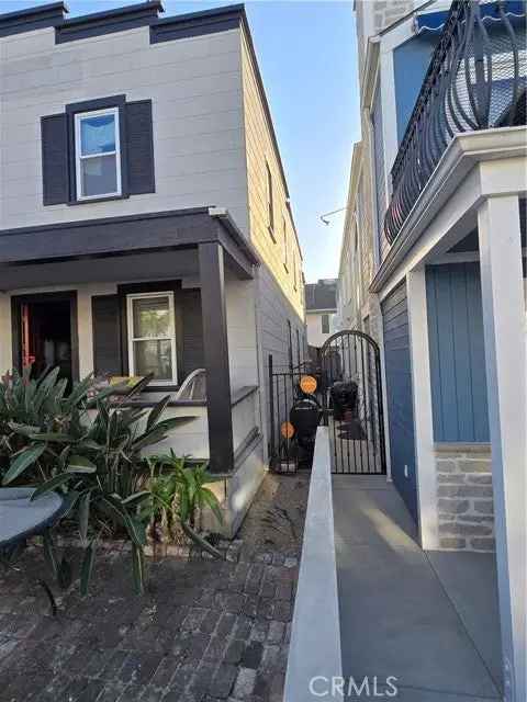 Single-family house For Sale in 421, Harding Street, Newport Beach, California