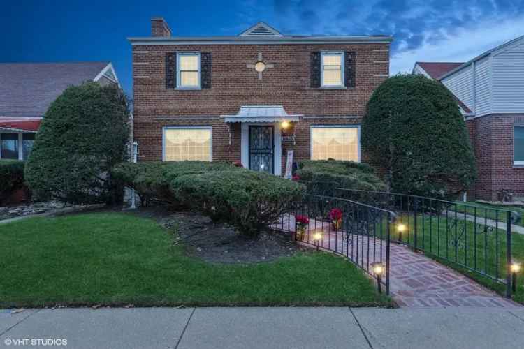 Single-family house For Sale in 10825, South Parnell Avenue, Chicago, Illinois