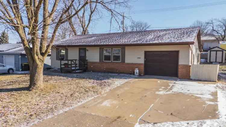 Single-family house For Sale in 104, Grandview Drive, Normal, Illinois