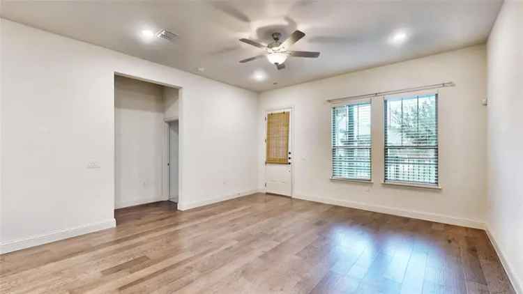 Condo For Rent in Arlington, Texas