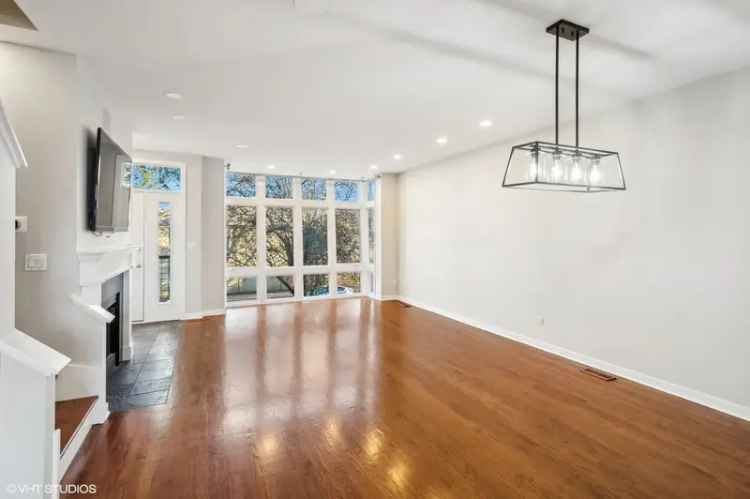 Condo For Sale in 2750, North Paulina Street, Chicago, Illinois