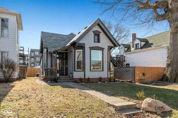 Single-family house For Sale in 1205, Woodlawn Avenue, Indianapolis, Indiana