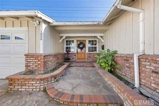 Single-family house For Sale in 1886, Stevely Avenue, Long Beach, California