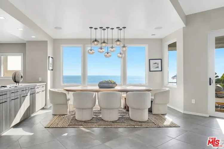 Single-family house For Sale in 31558, Victoria Point Road, Malibu, California