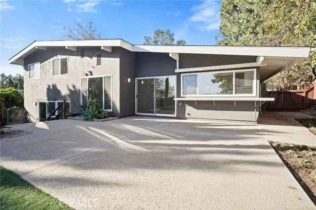 Single-family house For Sale in 4320, Ellenita Avenue, Los Angeles, California