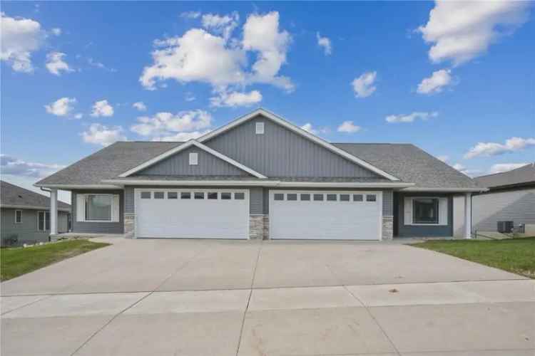 Condo For Sale in 3600, Bluebird Drive Southwest, Cedar Rapids, Iowa