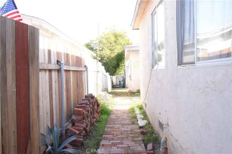 Multi-family house For Sale in 134, North Cabrillo Avenue, Los Angeles, California