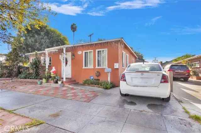 Single-family house For Sale in Long Beach, California