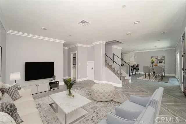 Single-family house For Sale in Los Angeles, California