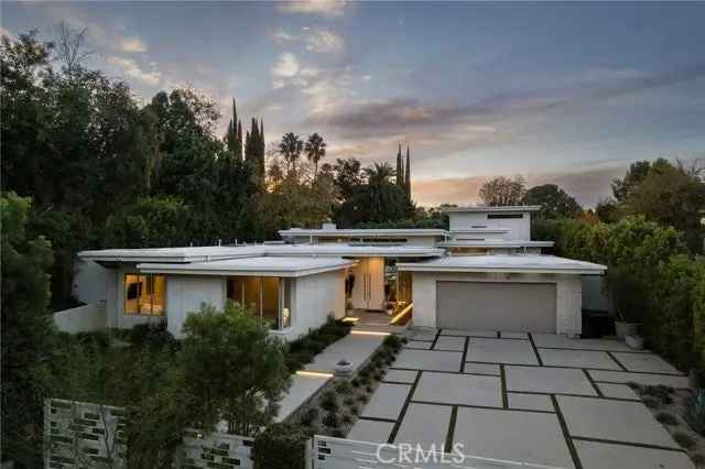 Single-family house For Sale in 4727, Alonzo Avenue, Los Angeles, California