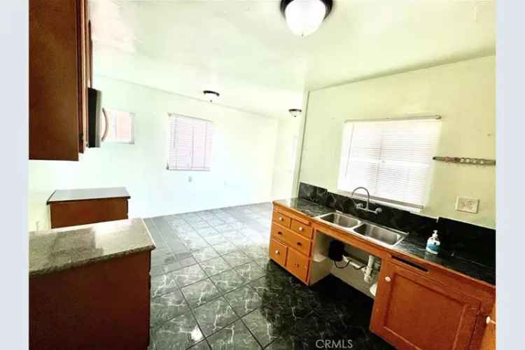 Multi-family house For Sale in Long Beach, California