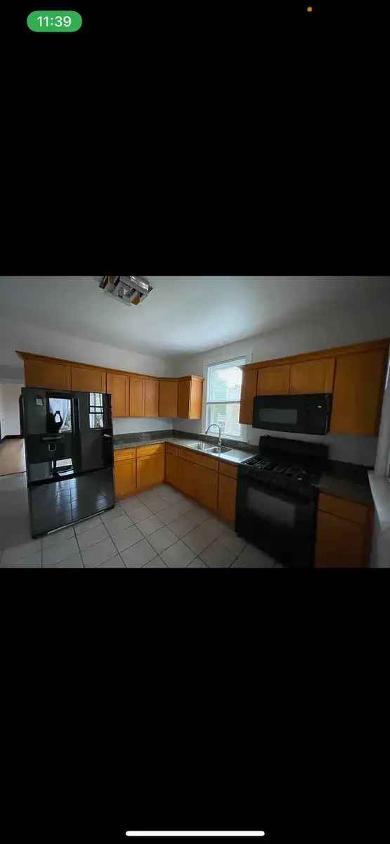 3 Bedroom Apartment for Rent Near Blue Line