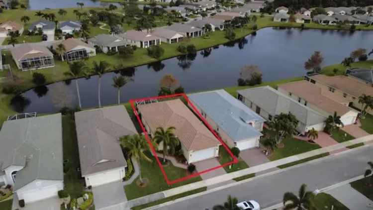 Single-family house For Sale in 833, Southwest Rocky Bayou Terrace, Port Saint Lucie, Florida