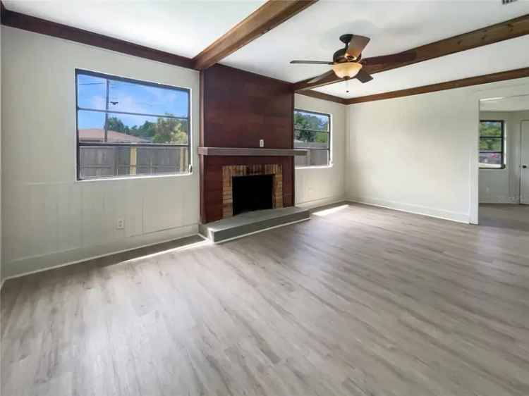 Single-family house For Sale in 1427, East Gate Drive, Venice, Florida