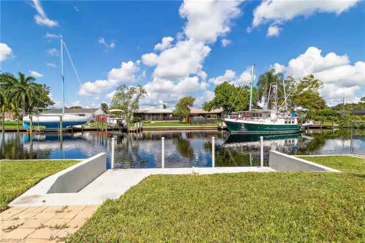 Single-family house For Sale in Fort Myers Shores, Florida