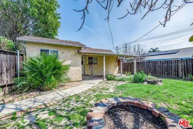 Single-family house For Sale in 8510, Wilbur Avenue, Los Angeles, California