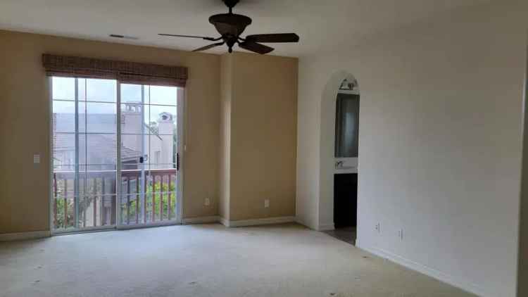 La Costa Townhome 3 Bed 35 Bath Spacious Patio New Carpet