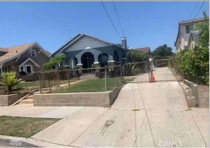 Single-family house For Sale in Los Angeles, California