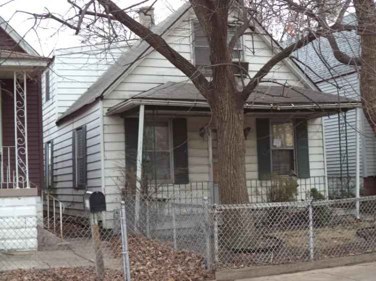 Single-family house For Sale in 4747, Baltimore Avenue, Hammond, Indiana