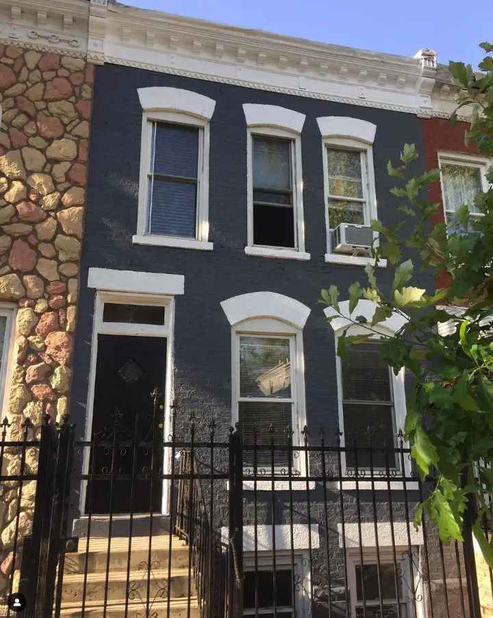 Single-family house For Sale in 2655, West 24th Place, Chicago, Illinois