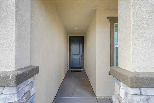 Single-family house For Sale in Winchester, California