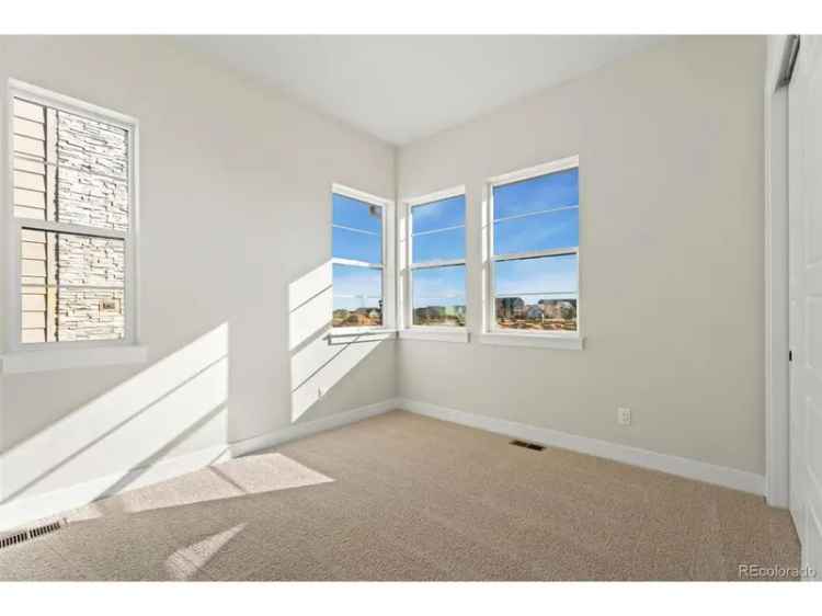 Single-family house For Sale in Windsor, Colorado