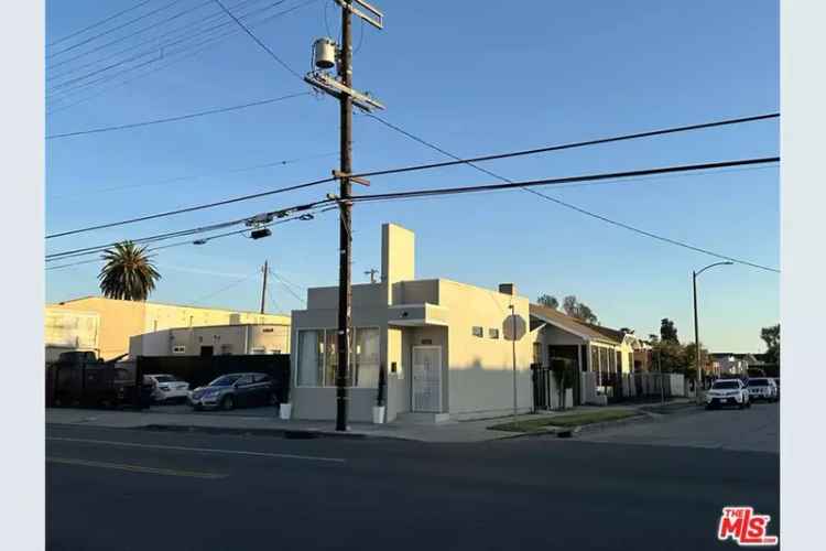 Multi-family house For Sale in 5806, 3rd Avenue, Los Angeles, California