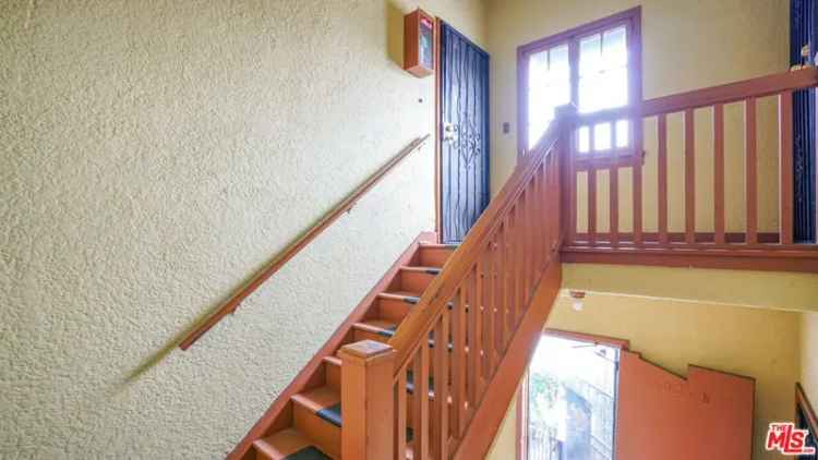 Multi-family house For Sale in 1623, West 39th Place, Los Angeles, California