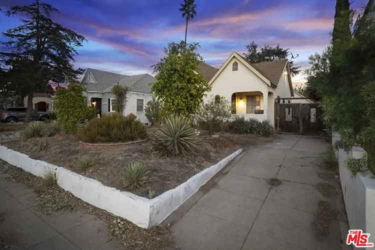 Single-family house For Sale in 5744, Satsuma Avenue, Los Angeles, California