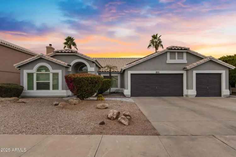 Single-family house For Sale in 810, South Lagoon Drive, Gilbert, Arizona