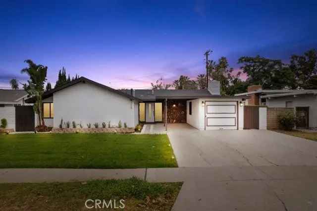 Single-family house For Sale in 728, Maplewood Avenue, Fullerton, California