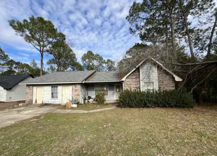 Single-family house For Sale in 162, Villacrest Drive, Crestview, Florida