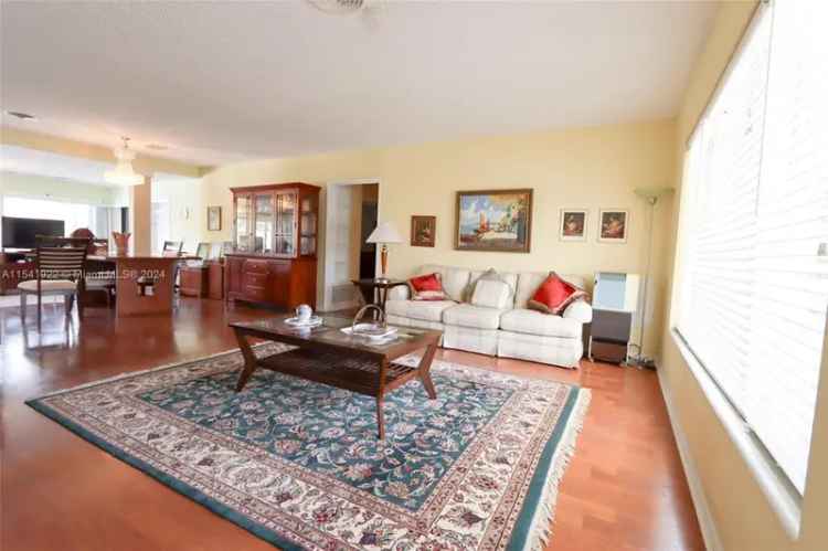 Single-family house For Sale in Pompano Beach, Florida