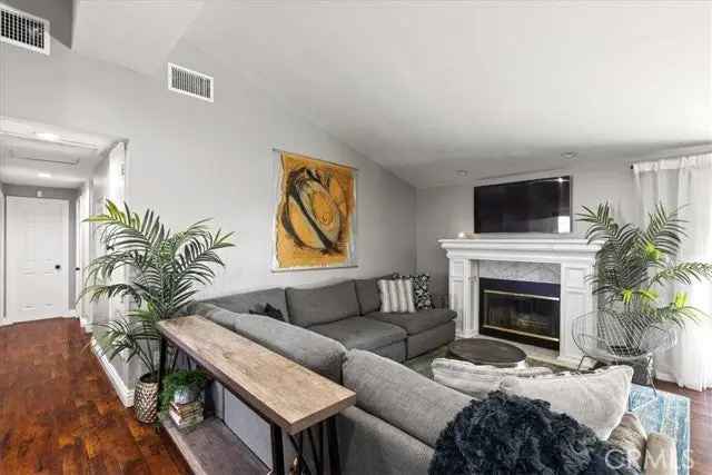 Single-family house For Sale in 9636, Gerald Avenue, Los Angeles, California