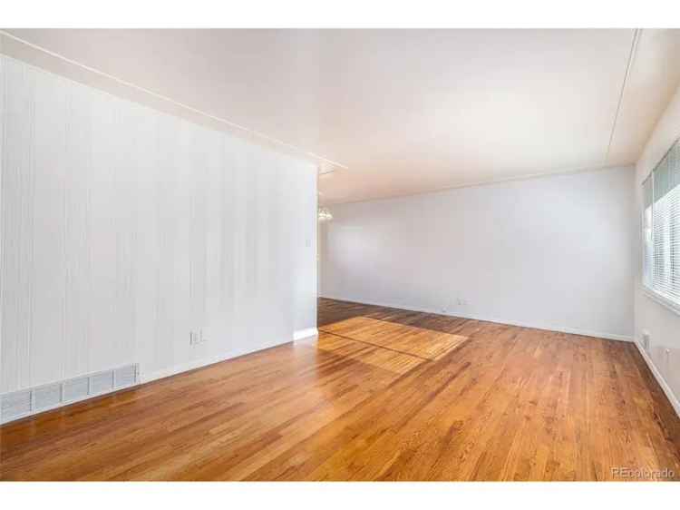 Single-family house For Sale in 5661, East Amherst Avenue, Denver, Colorado